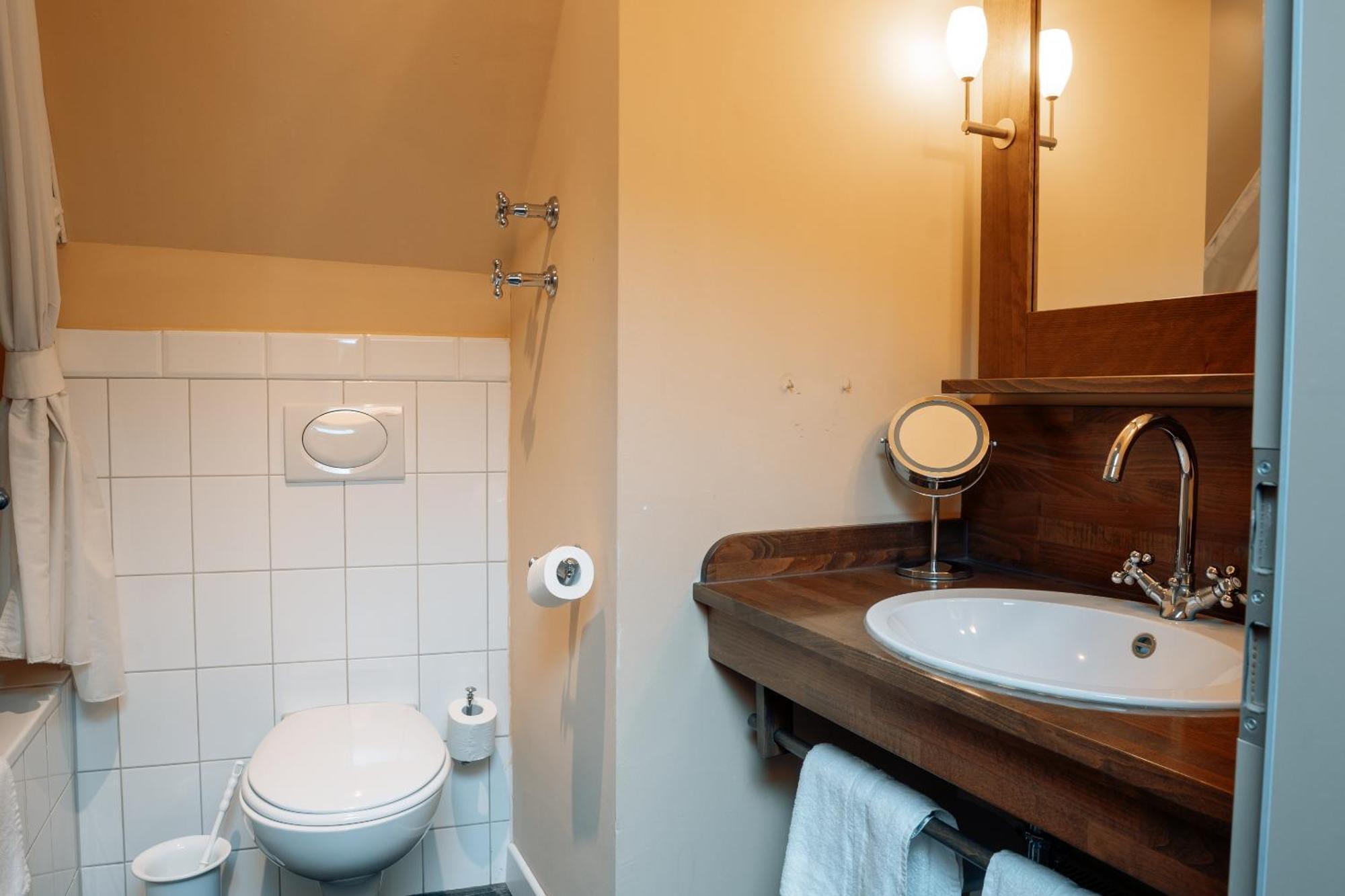 Friedrich Von Schiller Hotel บีทิกไฮม์-บิสซิงเงน ภายนอก รูปภาพ