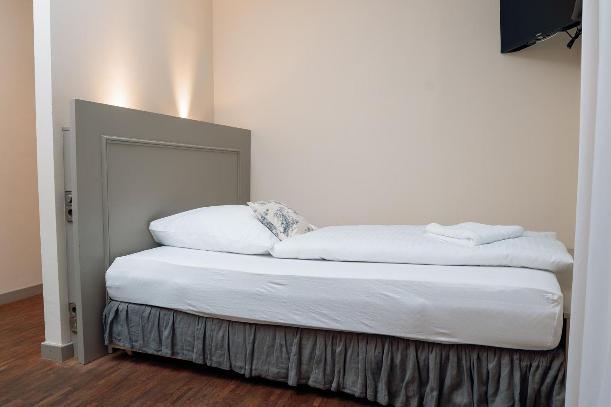 Friedrich Von Schiller Hotel บีทิกไฮม์-บิสซิงเงน ภายนอก รูปภาพ